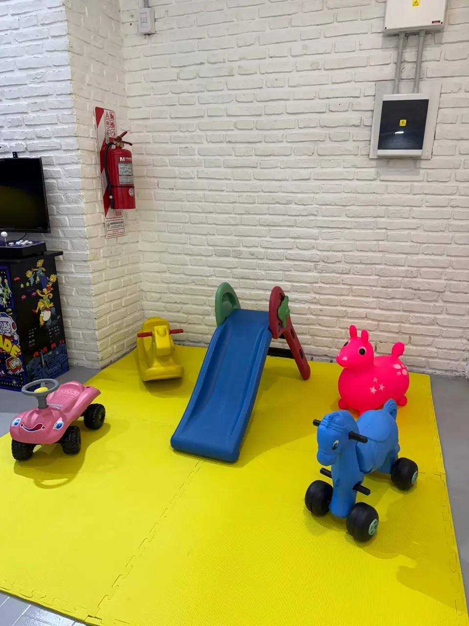 Plaza blanda y videojuegos en FLIKITI